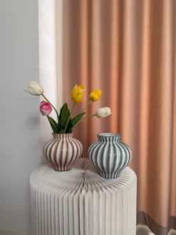 BETSY Vase i Beige Stribe (Ø14,7x13,5cm)