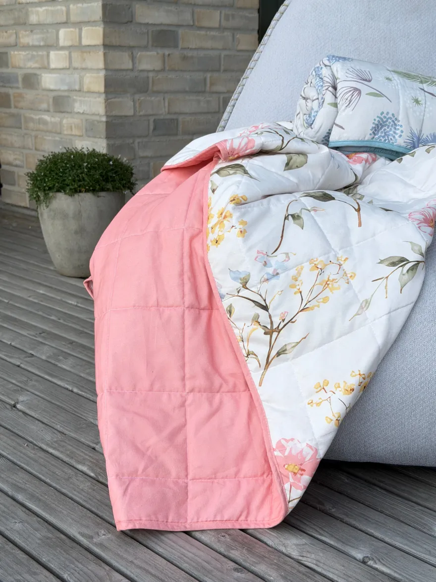 Quilt m. Blomsterprint i Rosa (130x180cm)