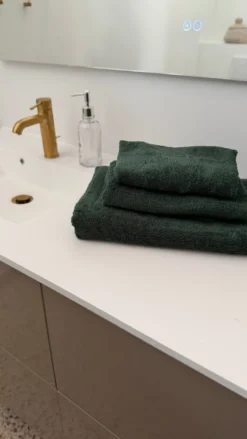 Södahl Badehåndklæde Comfort i Pine Green (70x140cm)