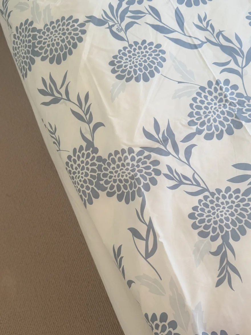 Sengetøj Blomster i Hvid/Blå (140x200cm)