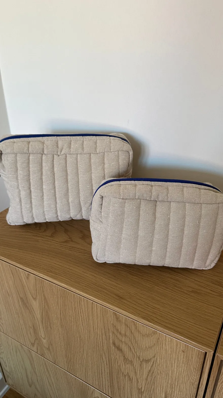 Toilettaske EASON m. Beige og Camel Stribe i Stor (27x10x20cm)