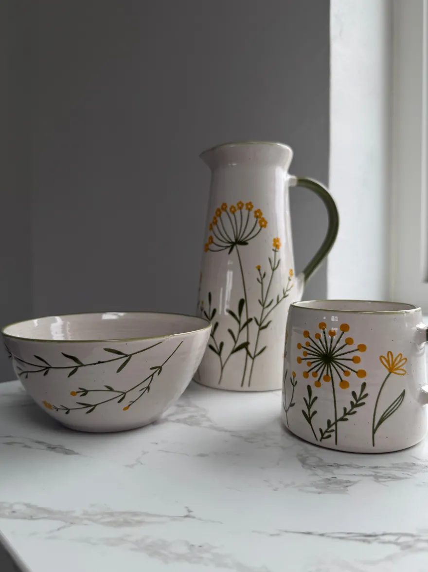 Vandkaraffel GANI m. Markblomster i Creme (1,2L)